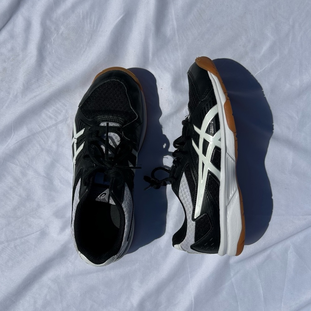 Volleyball Shoes. Size 8.5